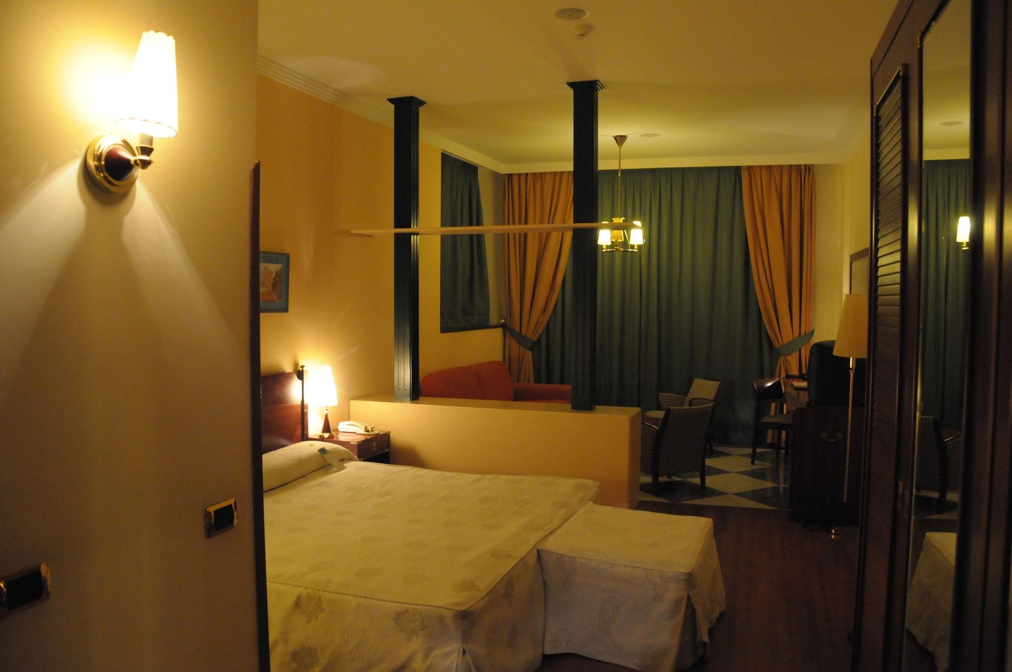 Hotel Puerto De Nieves 4*